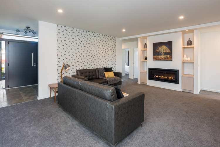 14 Spitfire Drive Burleigh_14