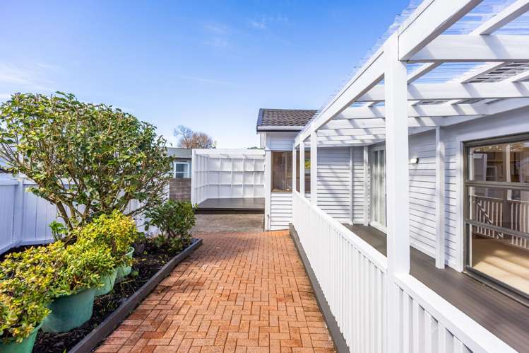 1042 Great North Road Point Chevalier_13