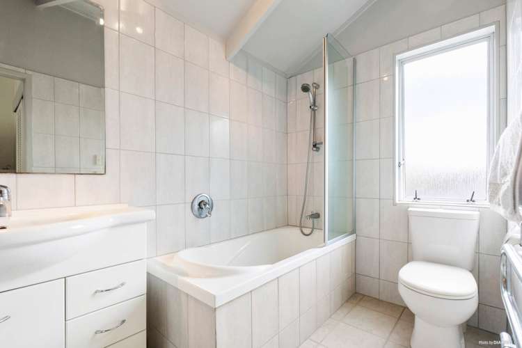 7 Honeysuckle Lane Mairangi Bay_11