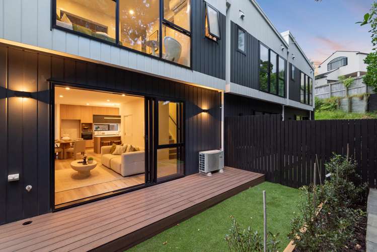 16-18 Handley Avenue Narrow Neck_10