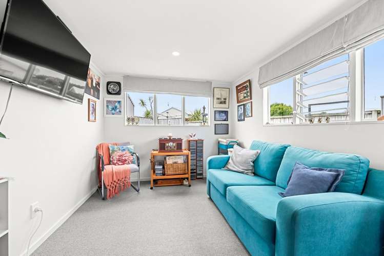 1 Colenso Place ōtaki Beach_11