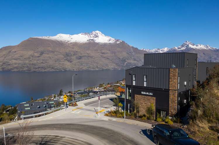 2 Jade Lake Crescent Fernhill_21