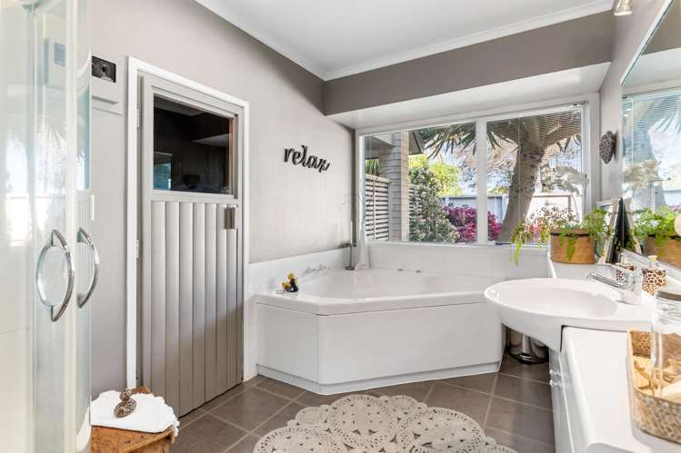 54 Rushgreen Avenue Pahurehure_6