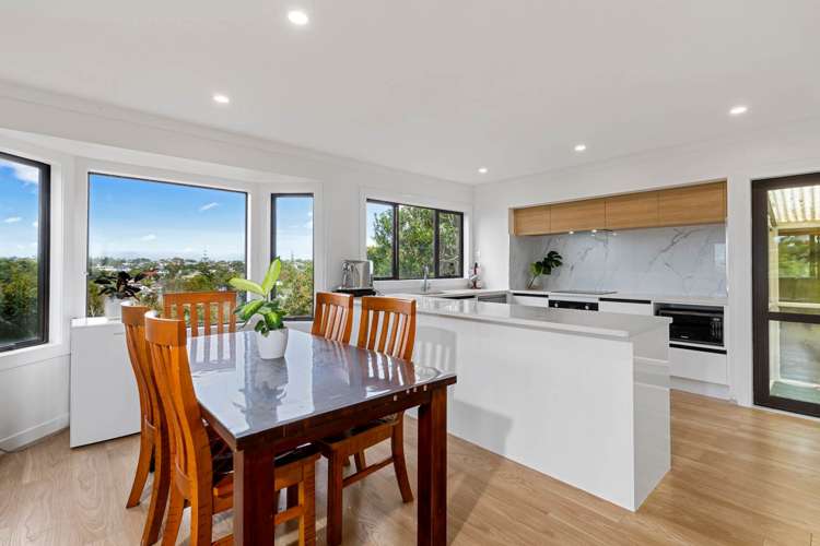 2/126 Carlisle Road Browns Bay_6