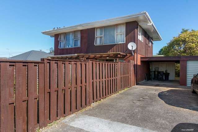 FOR RENT - 2 BEDROOM DUPLEX UNIT NEW LYNN