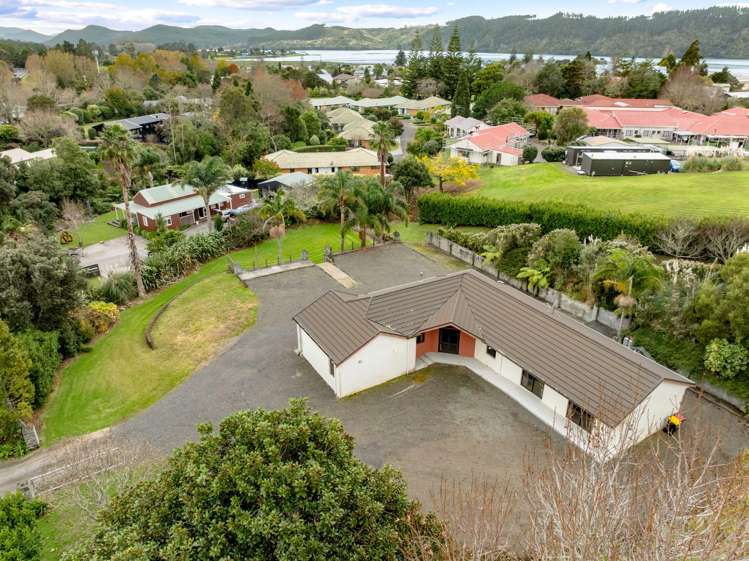 1 Governors Heights Whangamata_23