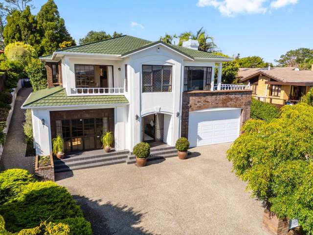 Prestigious Lynfield Living with Harbour Views