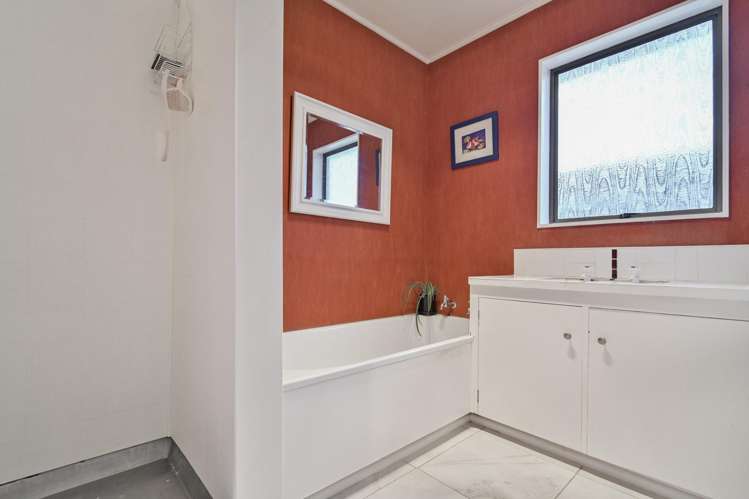 2/704 Charles Street Raureka_7