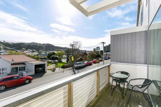 Sunny Modern 3BR Townhouse in Newtown!