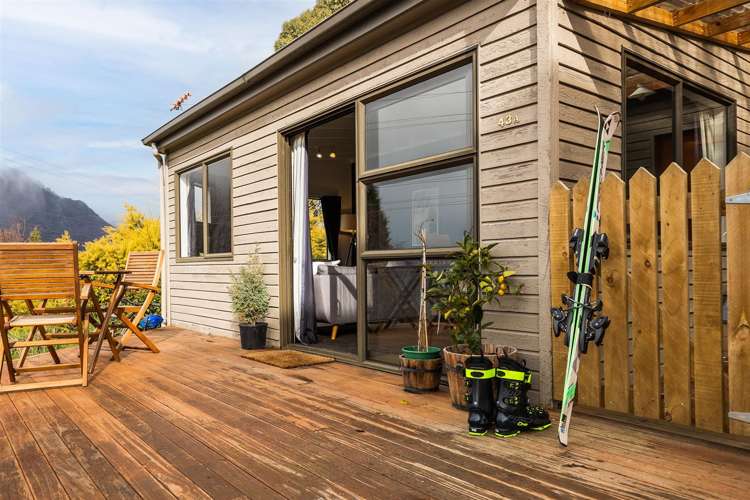 43a Arawata Terrace Fernhill/Sunshine Bay_11