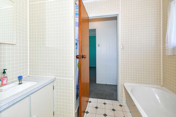 2/16 Gibbons Road Manurewa_5