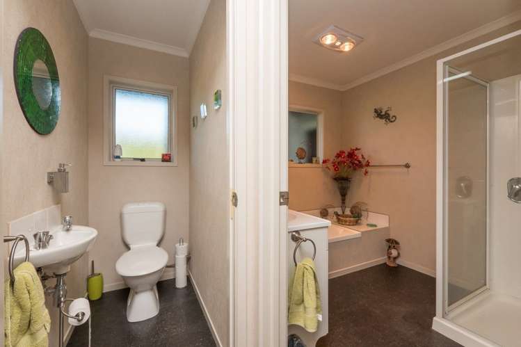 3 Denby Heights Hawera_13