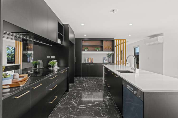 12 Orchiston Way_4
