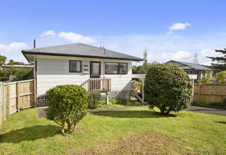 65 Simpson Rd 1774_6