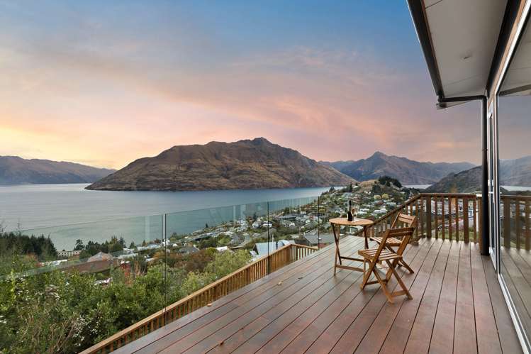 115 Wynyard Crescent Fernhill/Sunshine Bay_6