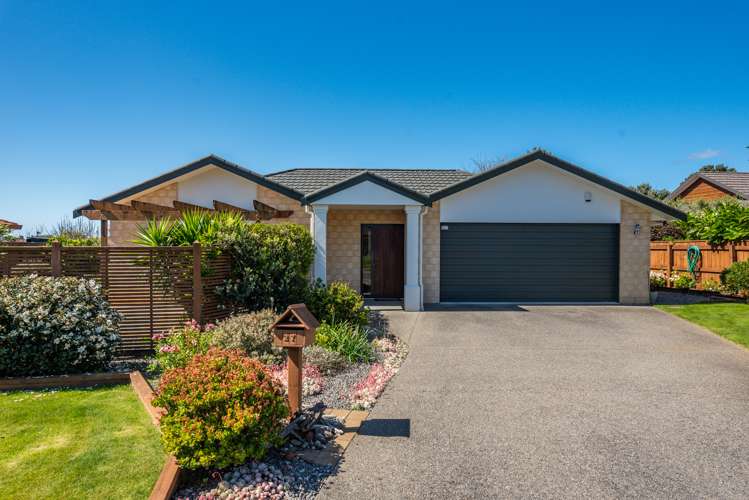 27 Quadrant Heights Paraparaumu_1