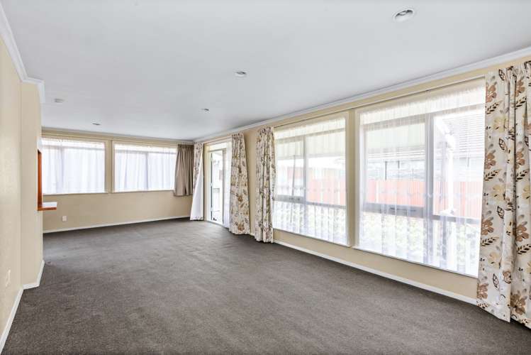 1099 Cunningham Crescent Mayfair_6