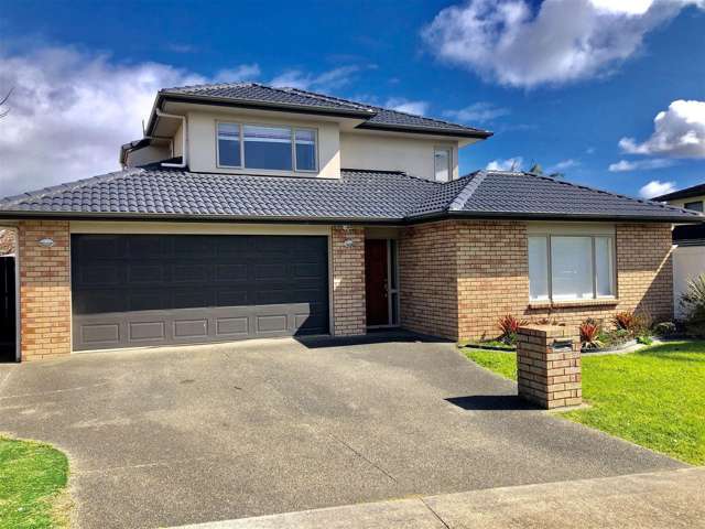 Spacious 5-Bedroom Family Home with Pool and Double Garage