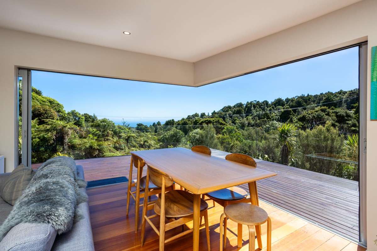 296 Piha Road_5