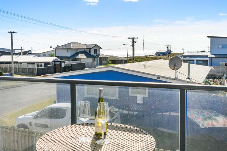 17 Marine Parade Foxton Beach_17