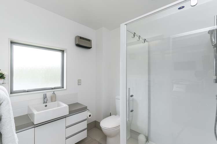 82 Saddleback Grove Karori_12