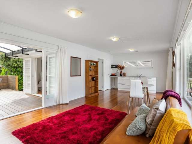 Sunny 1 bedroom unit (All bills included in rent)