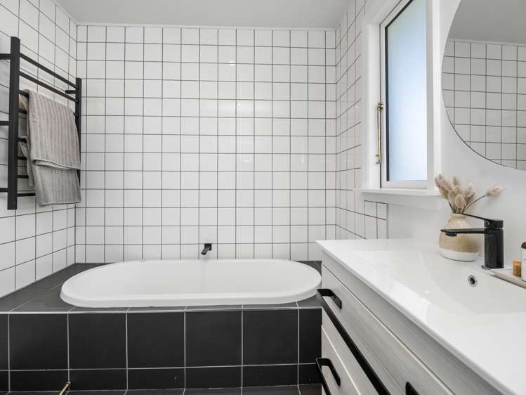 29 Main Road Redcliffs_17