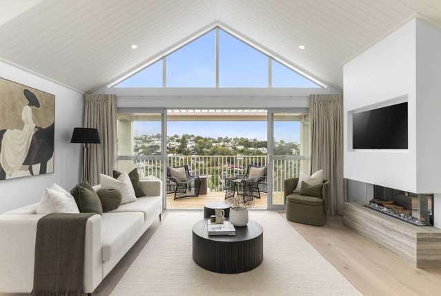 Brand New Freestanding Townhouse - Views and Lift
