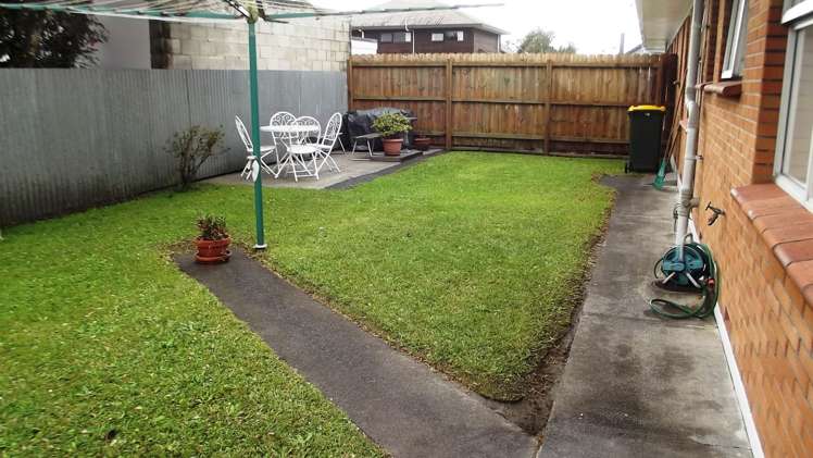 2/35 Beach Road Pahurehure_10