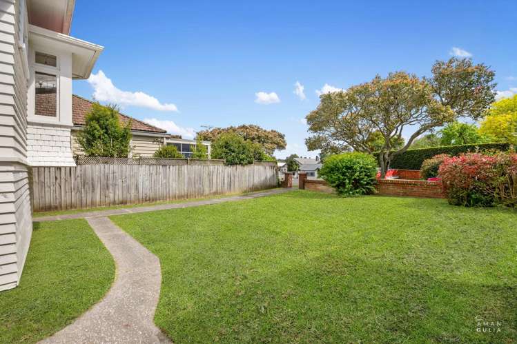 7 Warborough Avenue Epsom_5
