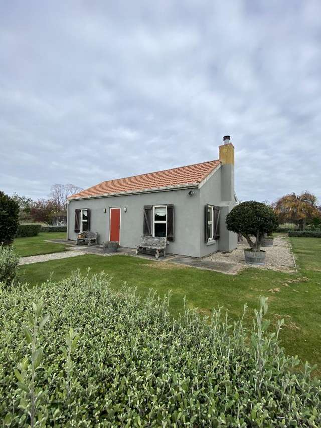 Charming Rural Bungalow - Furnished or Unfurnished