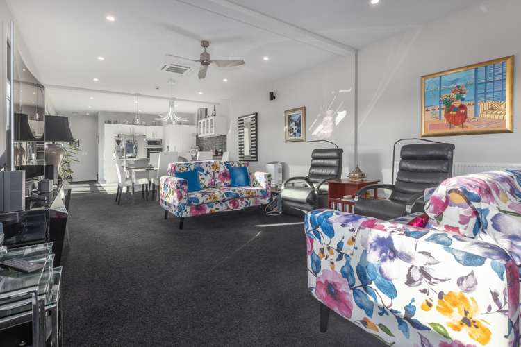 10 Queen Street West Levin_11