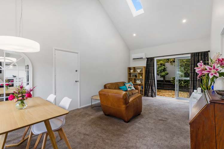 2/1 Gatman Street Birkdale_12