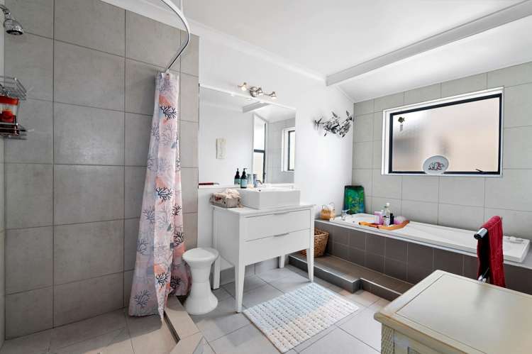 49a Robertson Street Glenholme_12