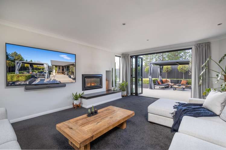 8 Spruce Close_1