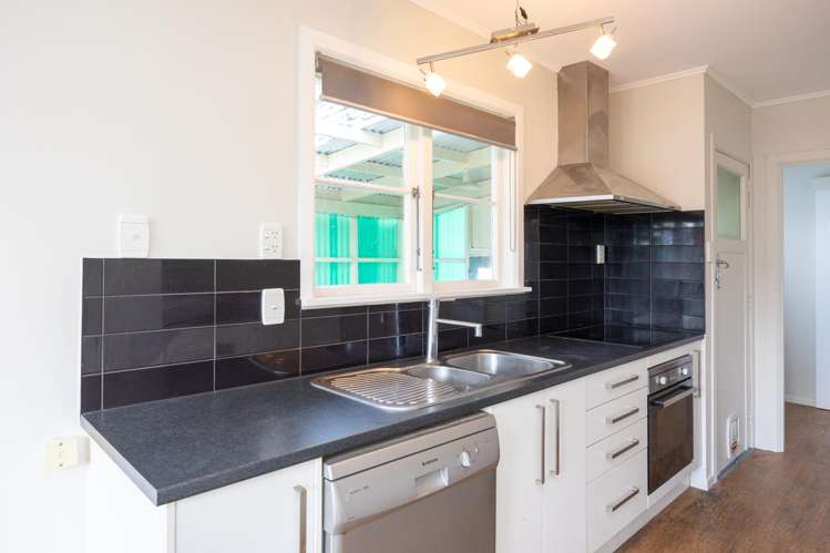 5 Reid Line West Feilding_13