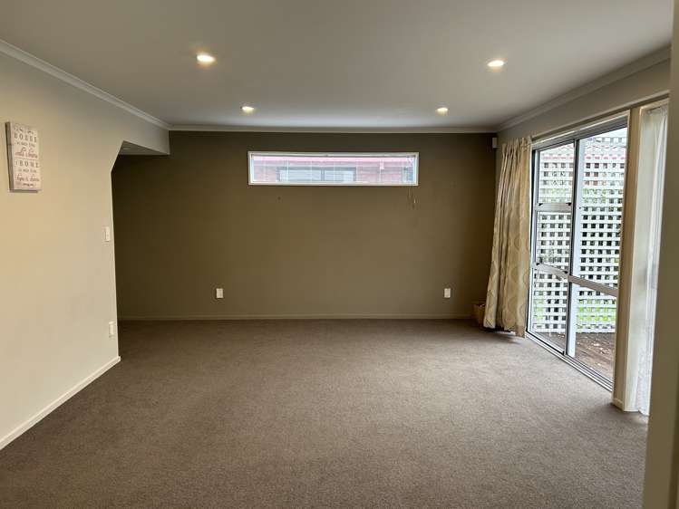 77 Regency Crescent Redwood_5