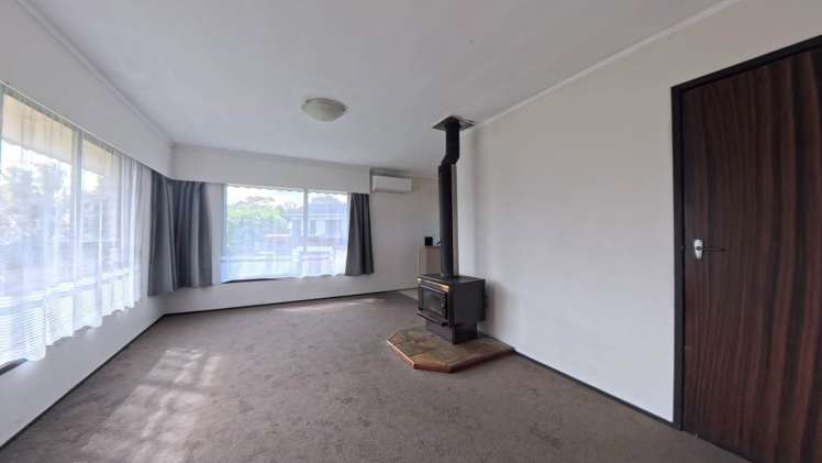 2/10 Landseer Place Blockhouse Bay_8