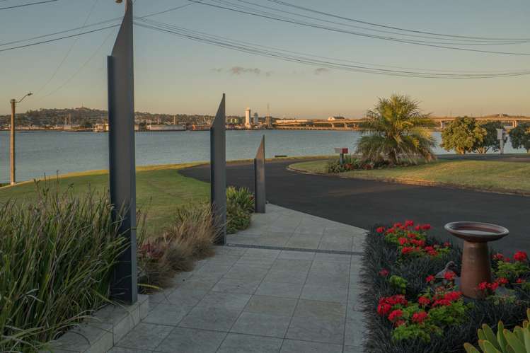 16 Kiwi Esplanade Mangere Bridge_17