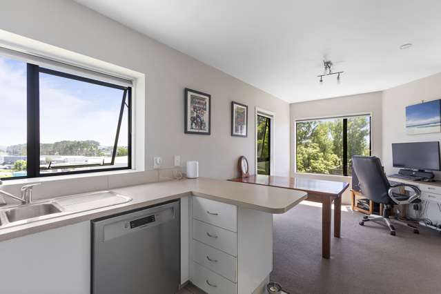 2/10 Altair Place Windsor Park_1