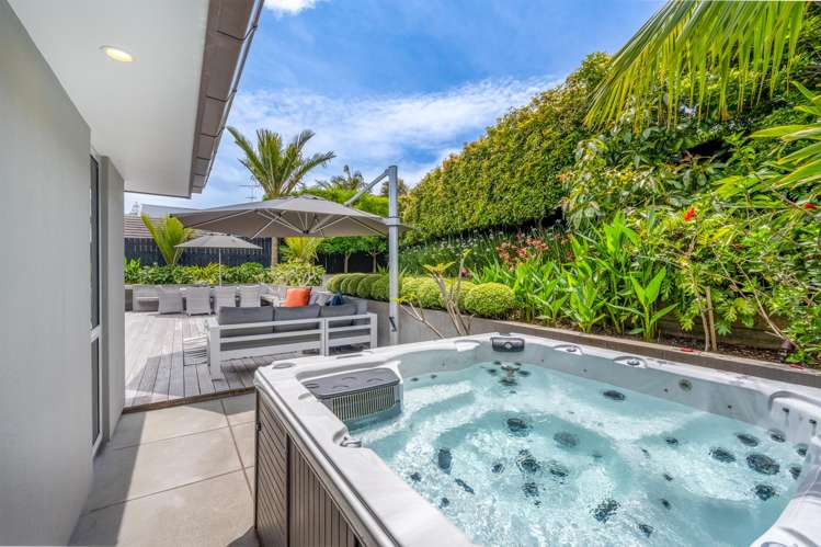 100 Beach Road Mellons Bay_10