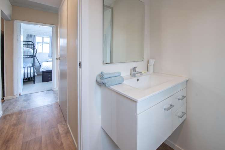 7 Kowhai Street Kaka Point_9