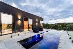 Burger Fuel founder selling his $4.5m bach - 'making money doesn't look likely'