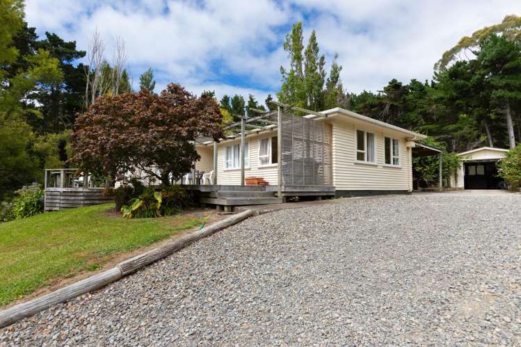 1/2497 Coast Road Pongaroa_5