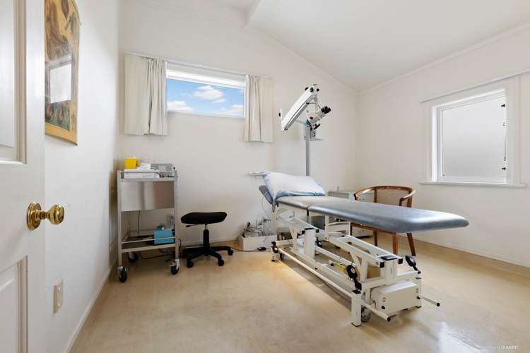 10 Owens Road Epsom_16