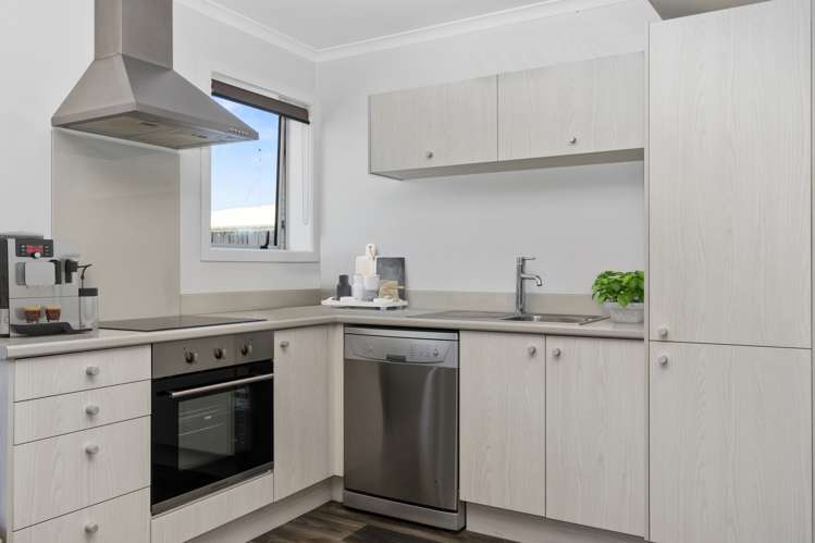 21 Chiefs Court Hamilton East_7