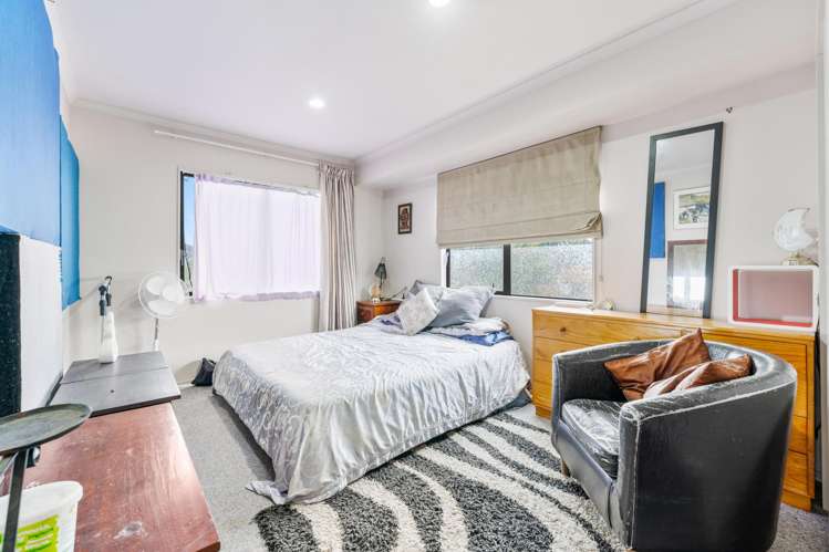 81 Royal Road Massey_12