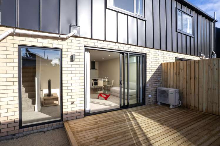 2/11 Hulbert Street Linwood_9