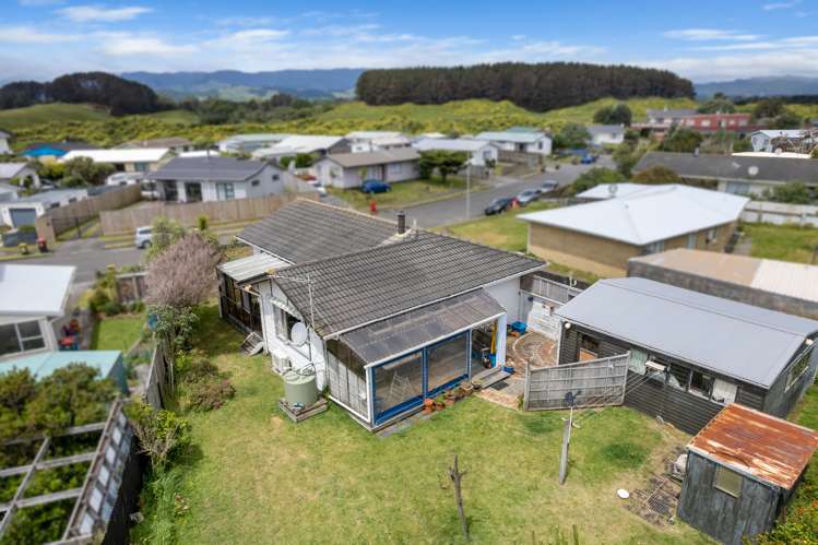 2 Colenso Place Otaki Beach_16