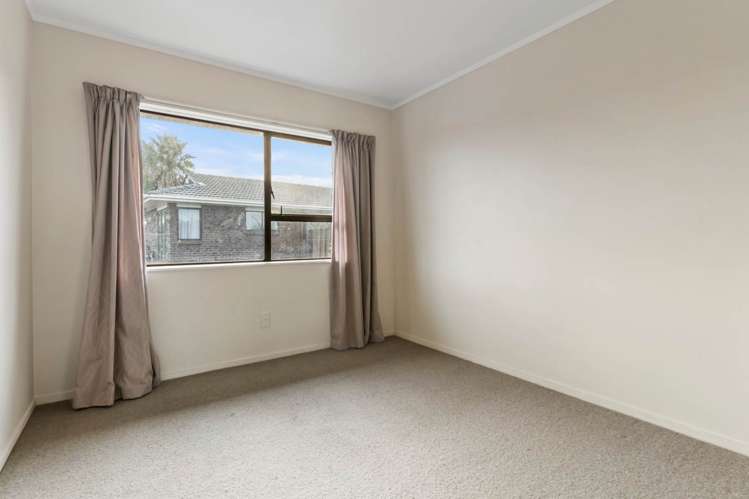2/128 Botany Road Botany Downs_5